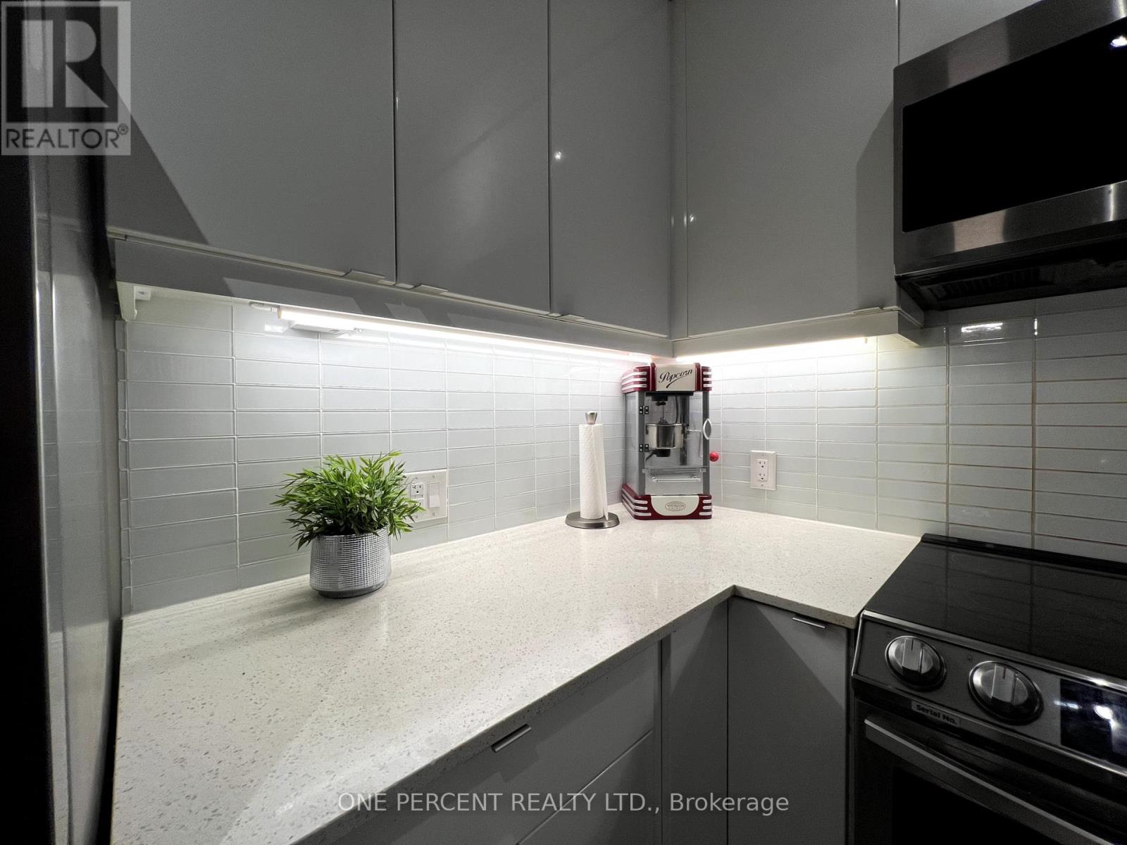 819 - 50 Thomas Riley Road, Toronto, Ontario  M9B 0C1 - Photo 3 - W12436803