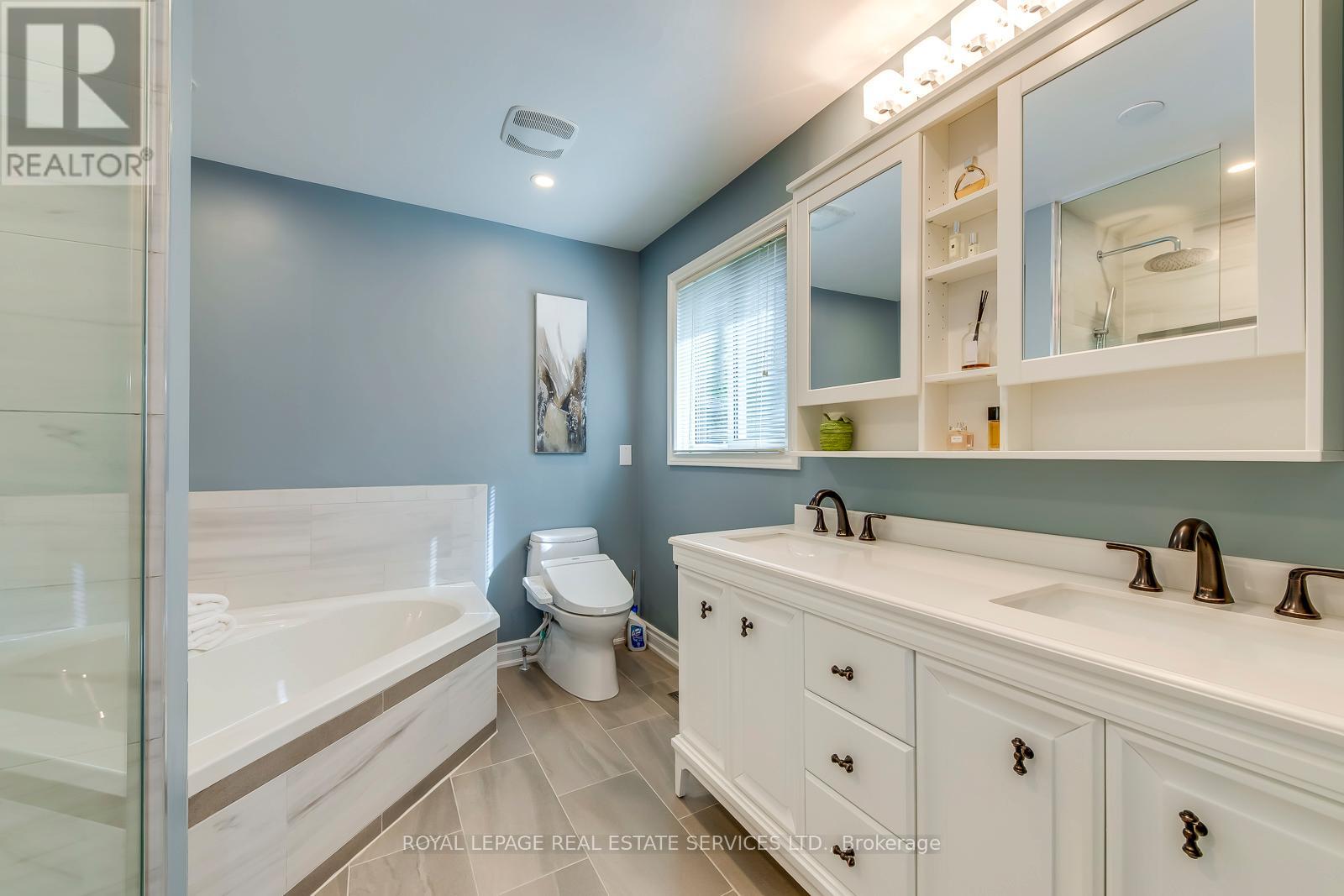 1460 Caulder Drive, Oakville, Ontario  L6J 5S9 - Photo 31 - W12436812