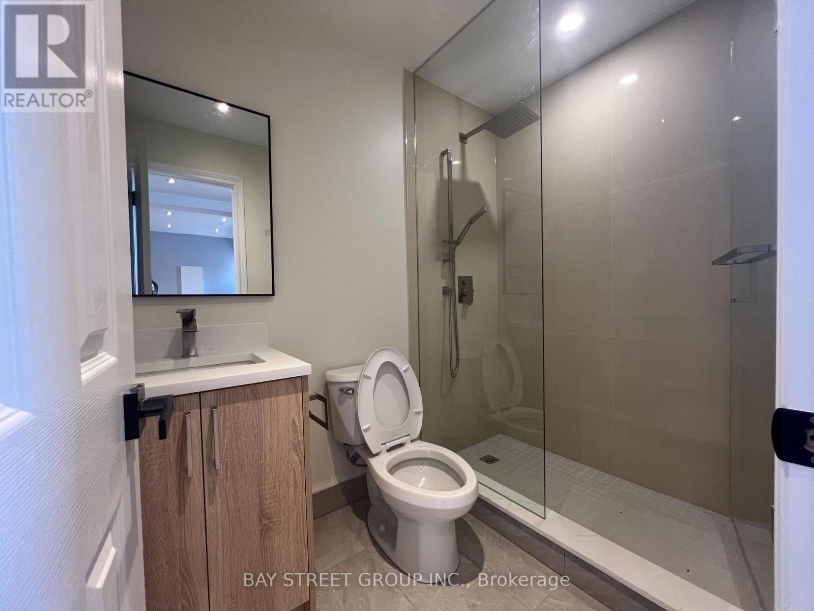 202 - 2386 Lake Shore Boulevard W, Toronto, Ontario  M8V 1C3 - Photo 4 - W12436843