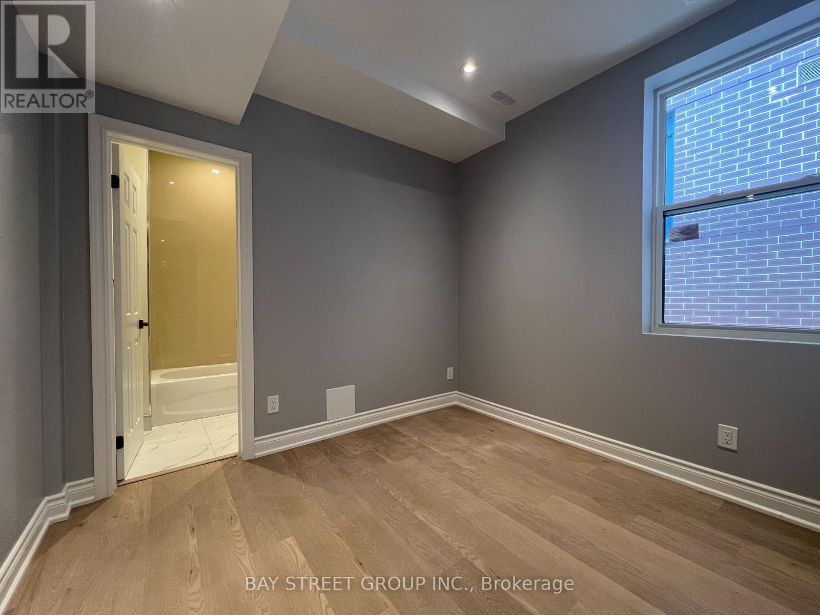 203 - 2386 Lake Shore Boulevard W, Toronto, Ontario  M8V 1C3 - Photo 6 - W12436844