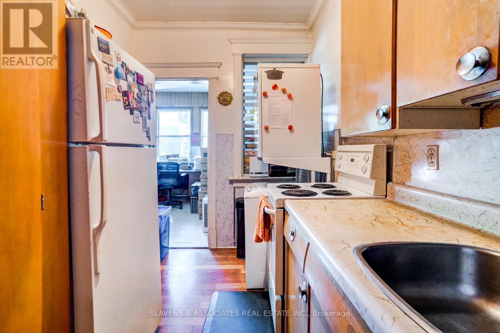 165 Roncesvalles Avenue, Toronto, Ontario  M6R 2L3 - Photo 20 - W12436857