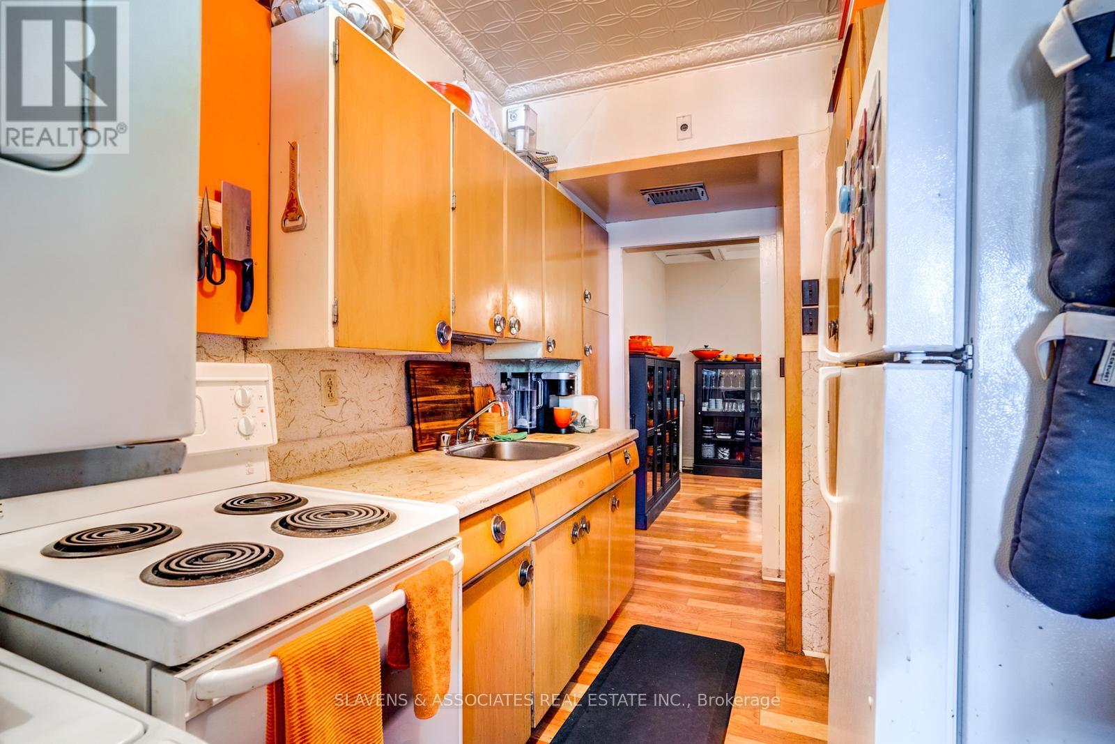 165 Roncesvalles Avenue, Toronto, Ontario  M6R 2L3 - Photo 21 - W12436857