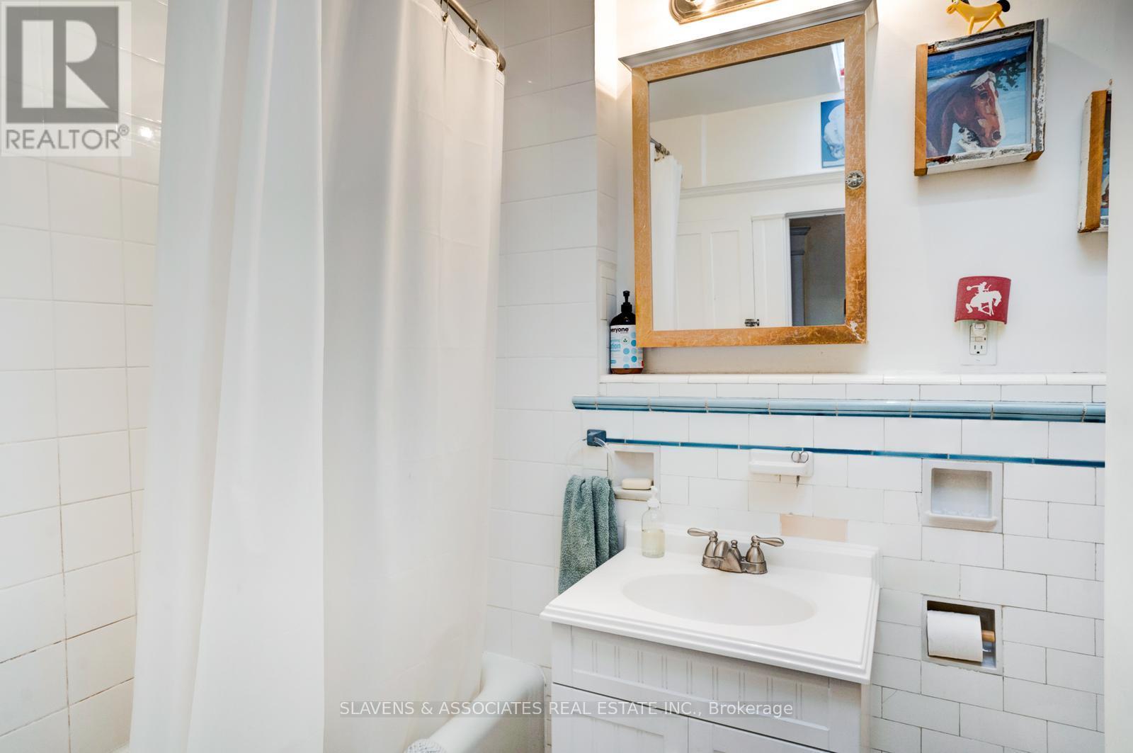 165 Roncesvalles Avenue, Toronto, Ontario  M6R 2L3 - Photo 41 - W12436857
