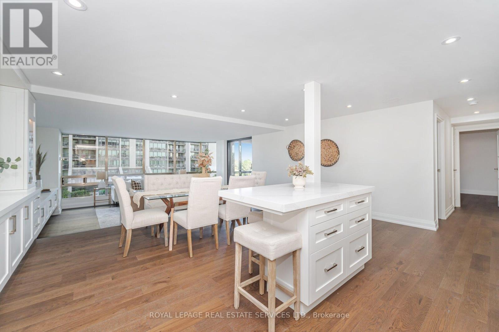 306 - 2180 Marine Drive, Oakville, Ontario  L6L 5V2 - Photo 4 - W12436861