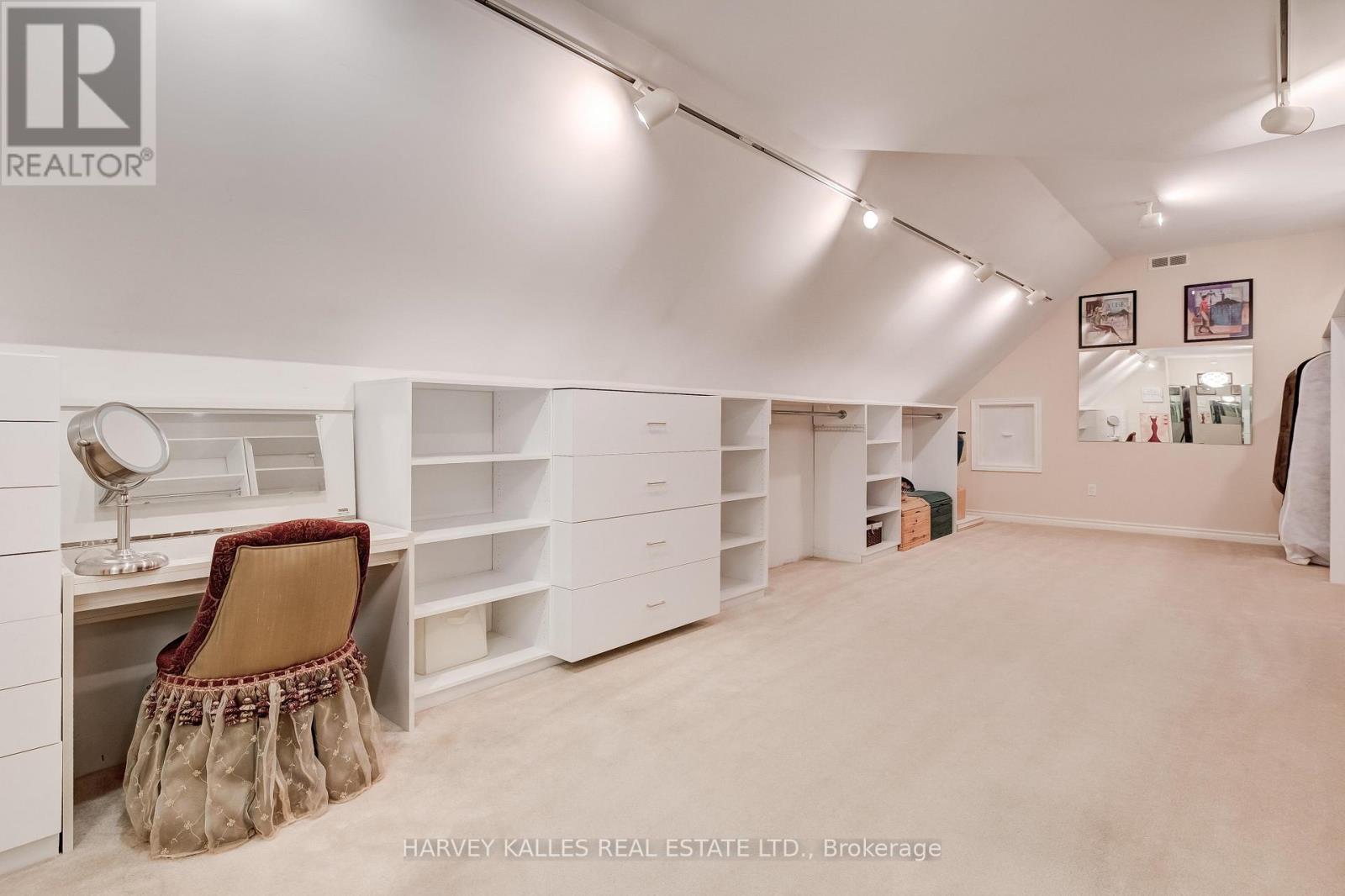 5108 Forest Hill Drive, Mississauga, Ontario  L5M 5A3 - Photo 19 - W12436866
