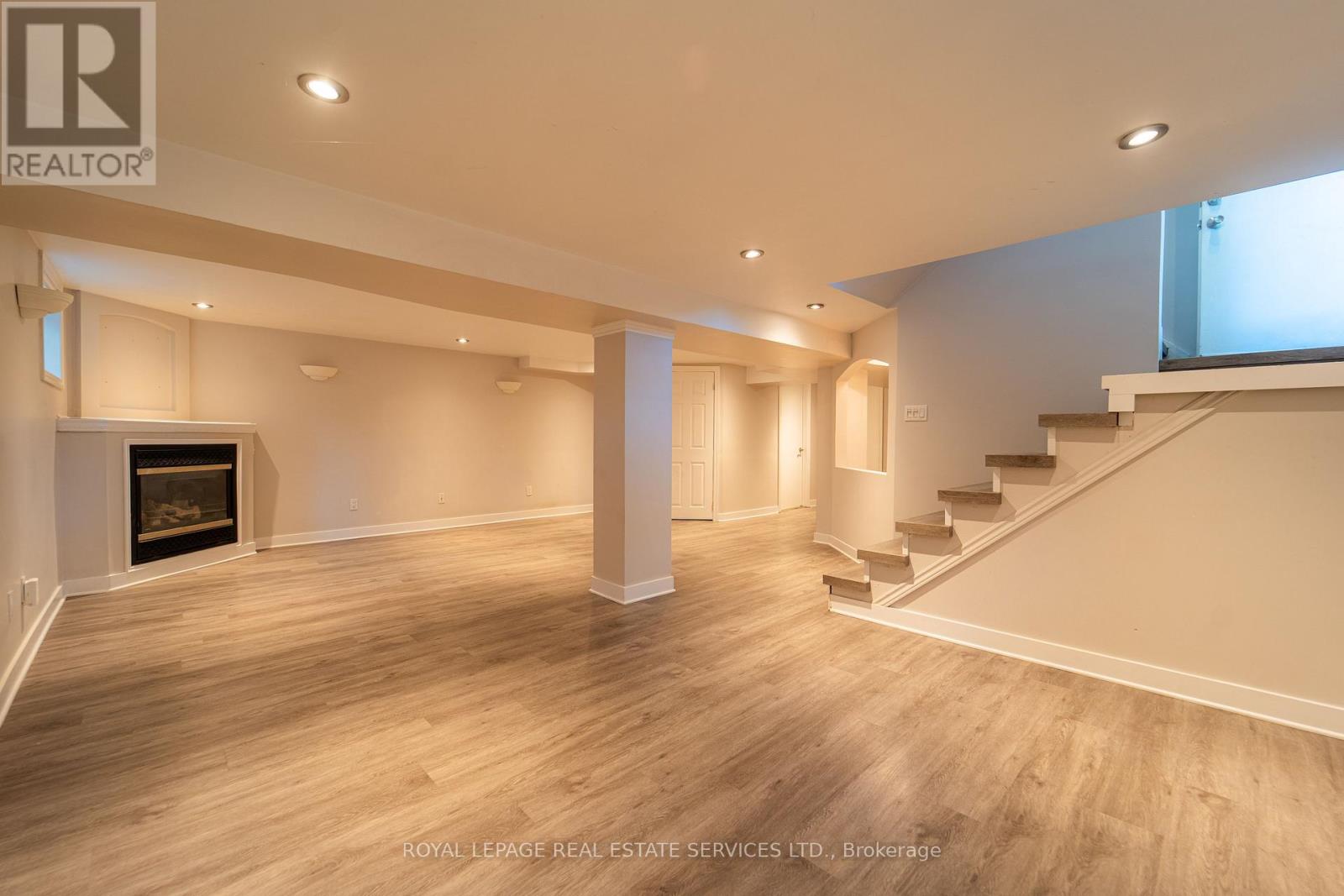 1071 Joan Drive, Burlington, Ontario  L7T 3H3 - Photo 14 - W12436881