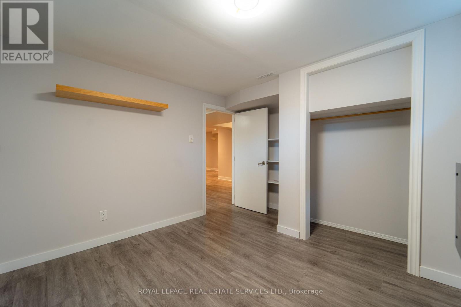 1071 Joan Drive, Burlington, Ontario  L7T 3H3 - Photo 15 - W12436881