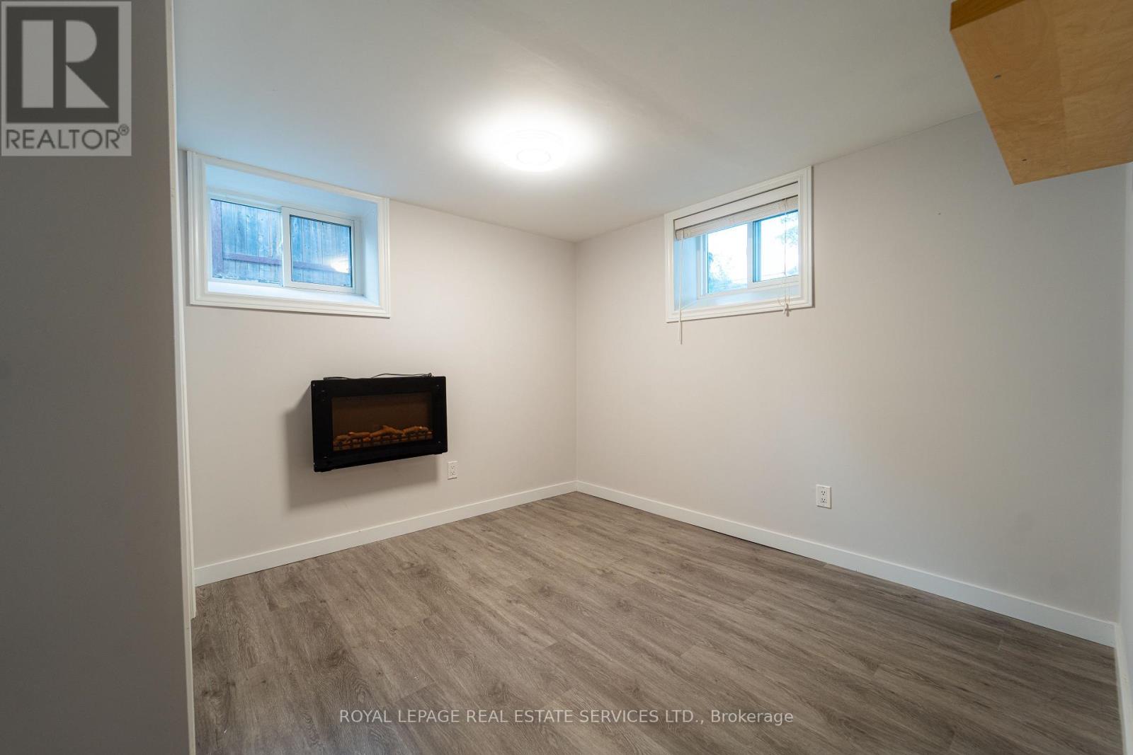 1071 Joan Drive, Burlington, Ontario  L7T 3H3 - Photo 16 - W12436881