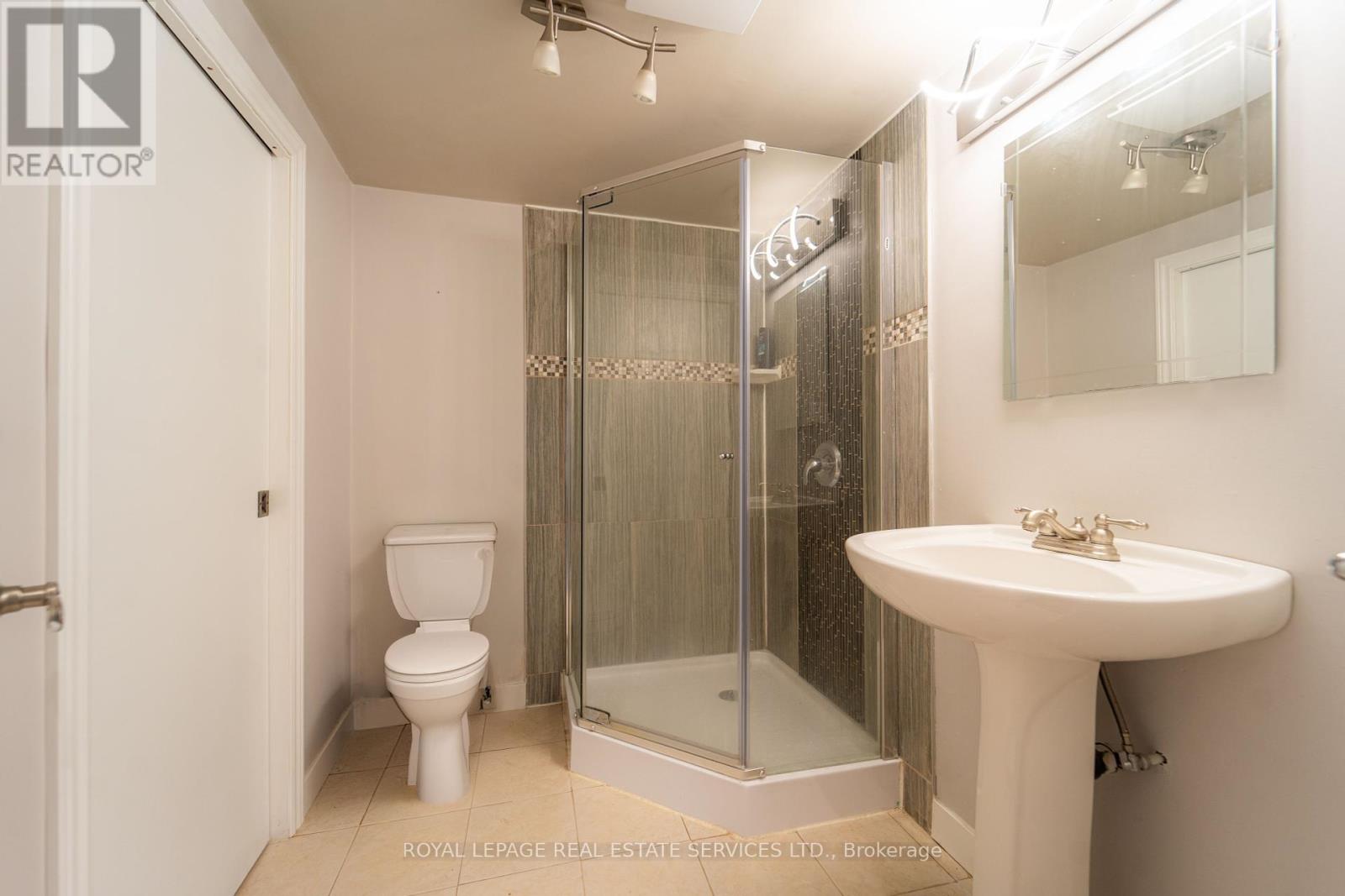 1071 Joan Drive, Burlington, Ontario  L7T 3H3 - Photo 17 - W12436881