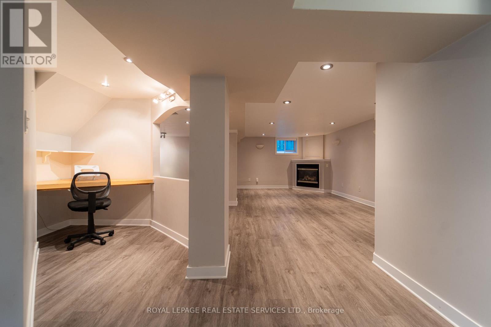 1071 Joan Drive, Burlington, Ontario  L7T 3H3 - Photo 18 - W12436881