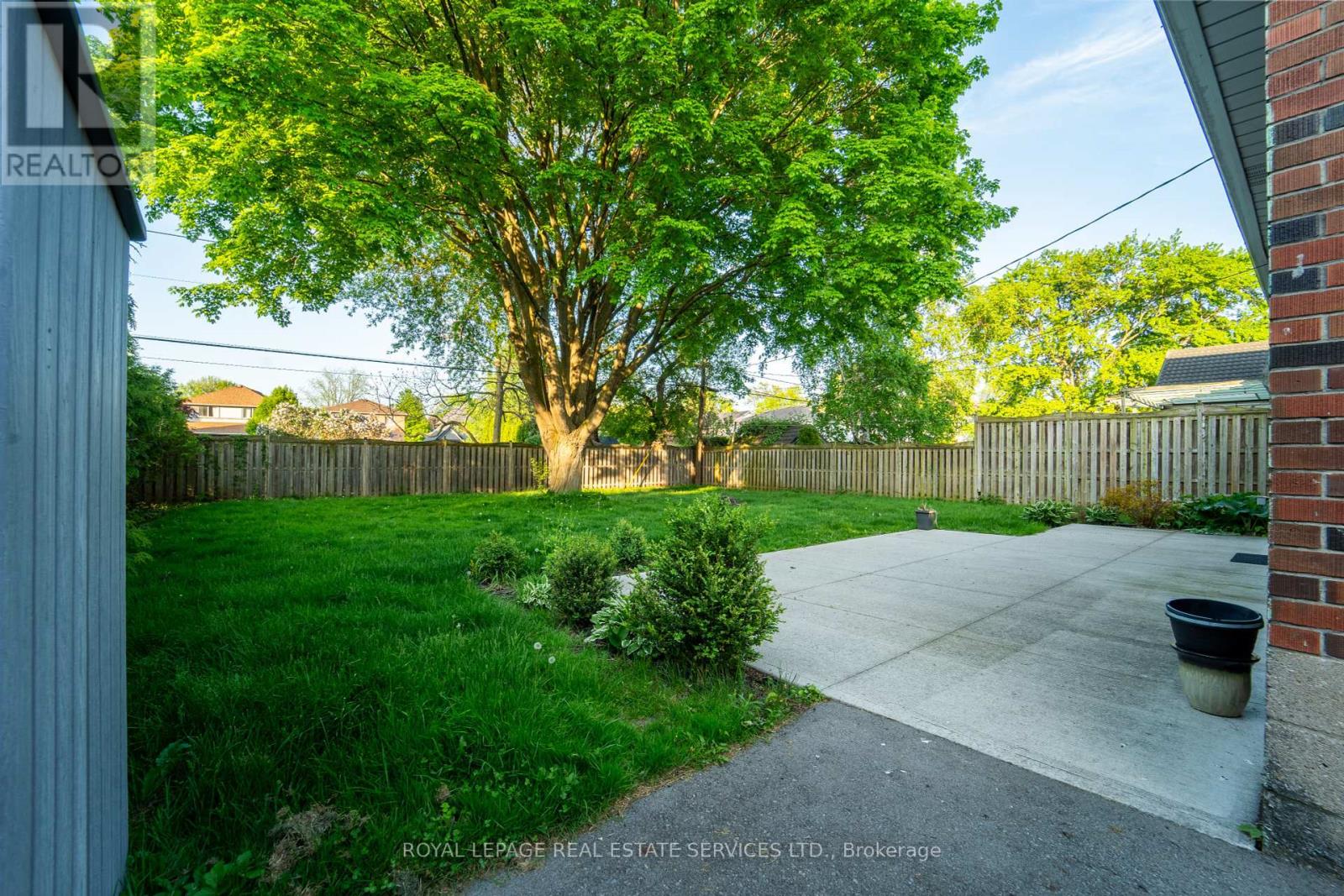 1071 Joan Drive, Burlington, Ontario  L7T 3H3 - Photo 22 - W12436881