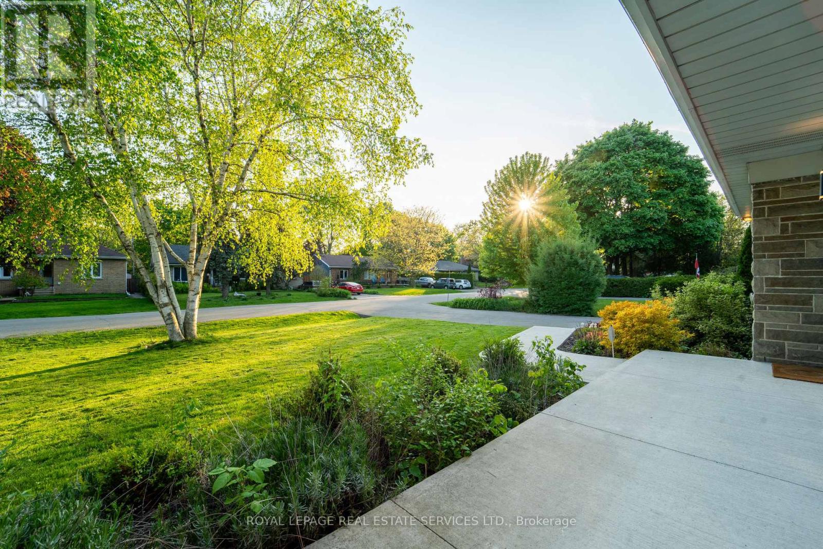 1071 Joan Drive, Burlington, Ontario  L7T 3H3 - Photo 23 - W12436881