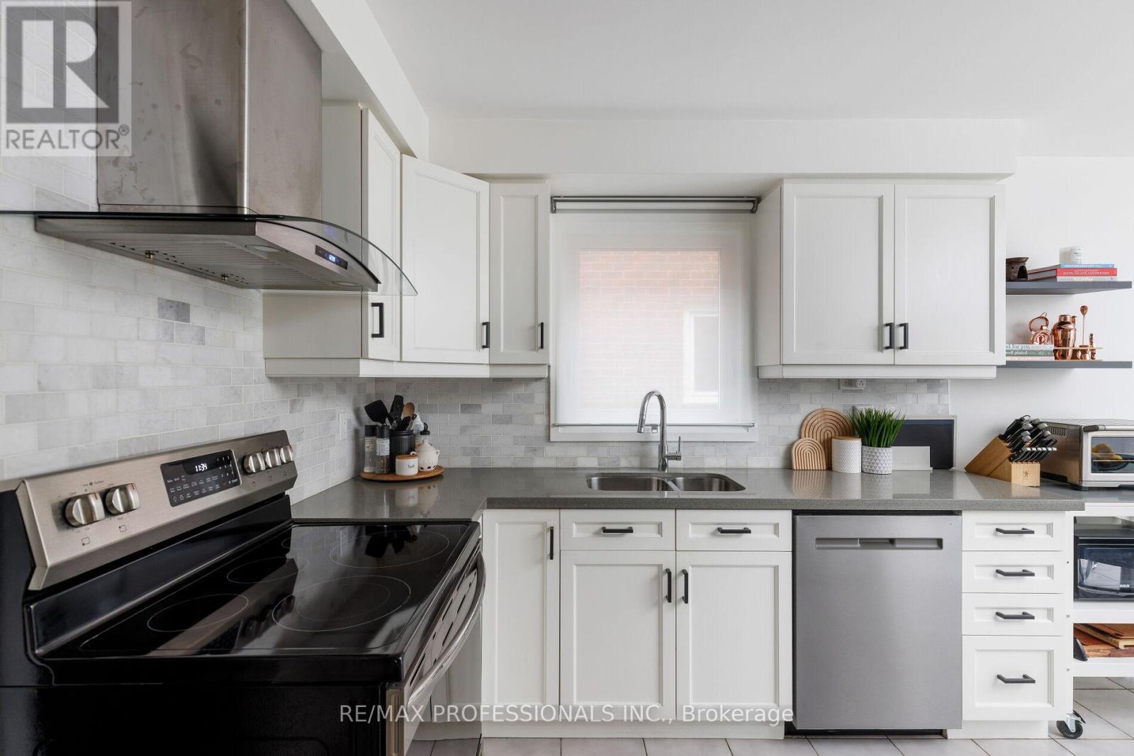 6433 Longspur Road, Mississauga, Ontario  L5N 6E4 - Photo 10 - W12436887