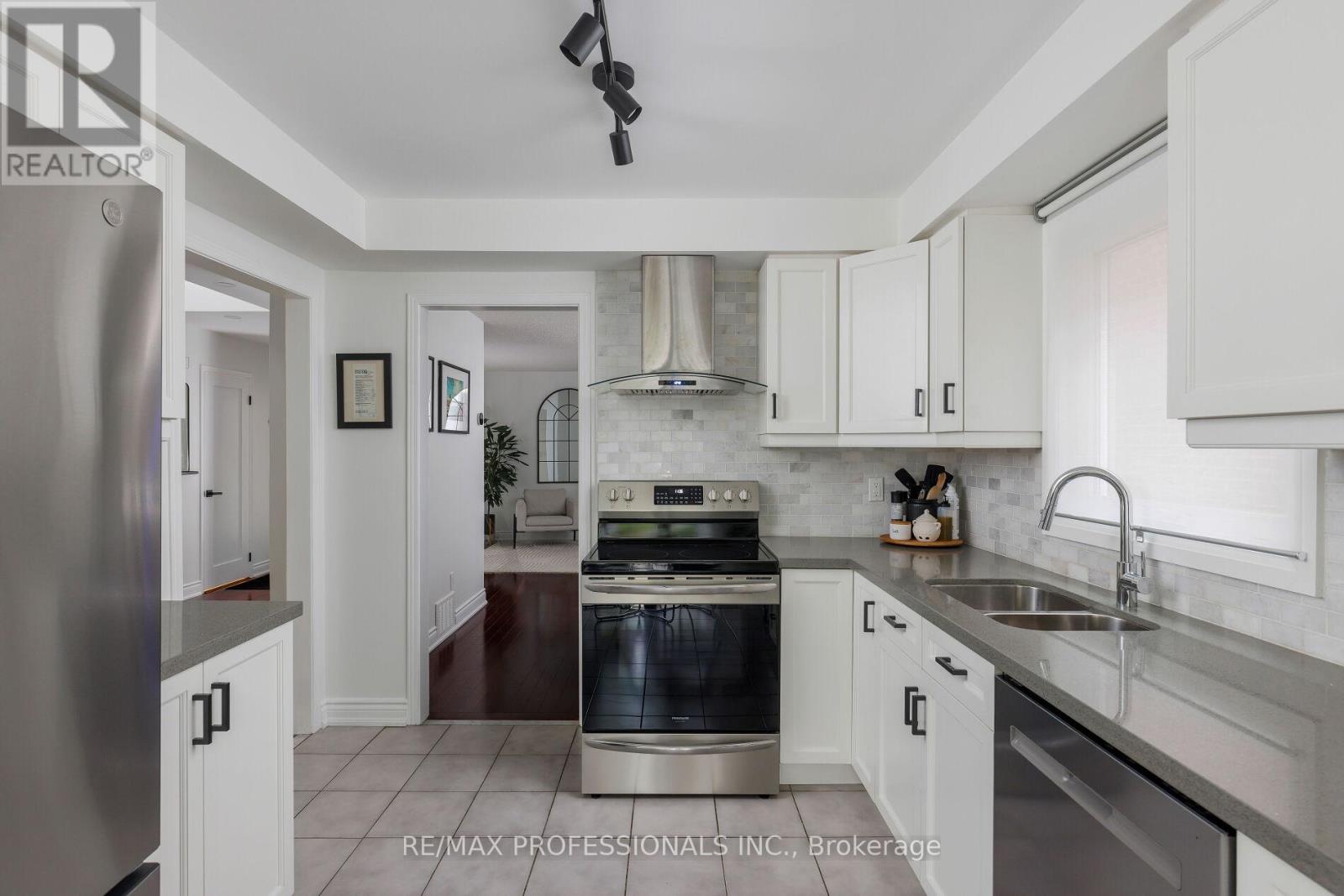 6433 Longspur Road, Mississauga, Ontario  L5N 6E4 - Photo 11 - W12436887