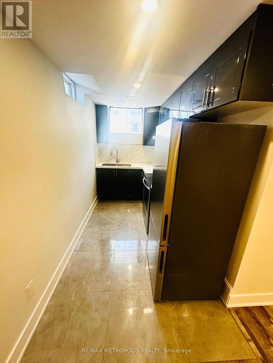 Bsmt - 15 Dalecrest Road, Brampton, Ontario  L6X 5N3 - Photo 2 - W12436904