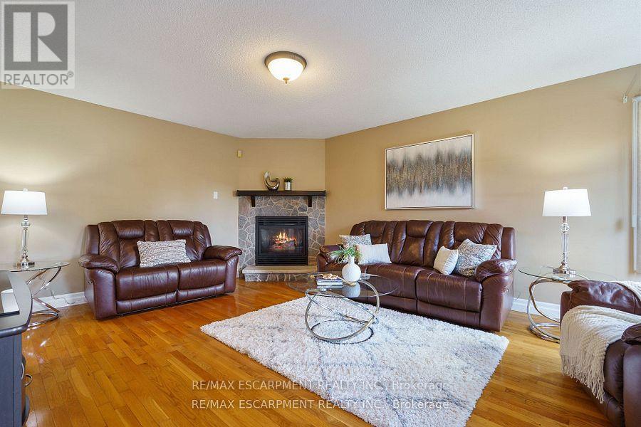 6451 Alderwood Trail, Mississauga, Ontario  L5N 6W8 - Photo 12 - W12436936