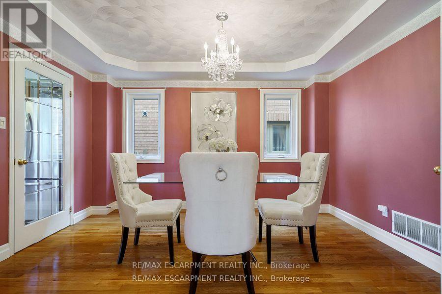 6451 Alderwood Trail, Mississauga, Ontario  L5N 6W8 - Photo 13 - W12436936