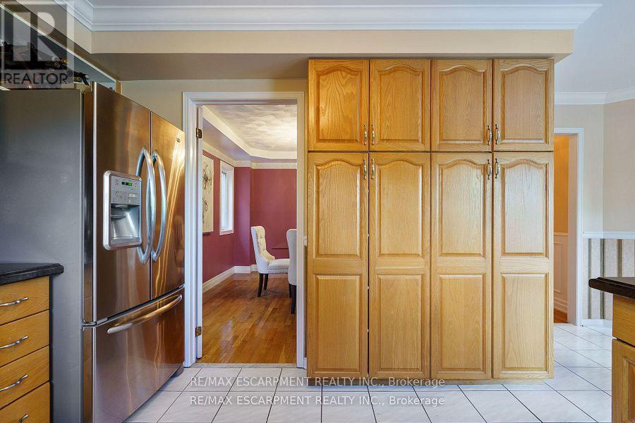 6451 Alderwood Trail, Mississauga, Ontario  L5N 6W8 - Photo 19 - W12436936