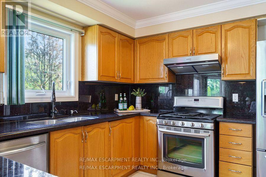 6451 Alderwood Trail, Mississauga, Ontario  L5N 6W8 - Photo 20 - W12436936