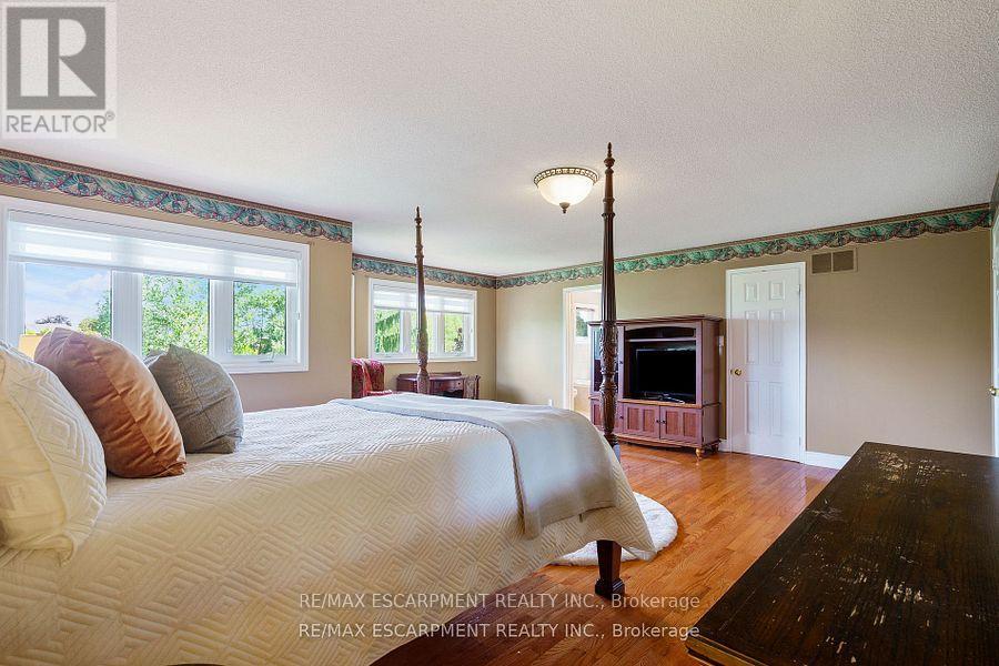 6451 Alderwood Trail, Mississauga, Ontario  L5N 6W8 - Photo 28 - W12436936