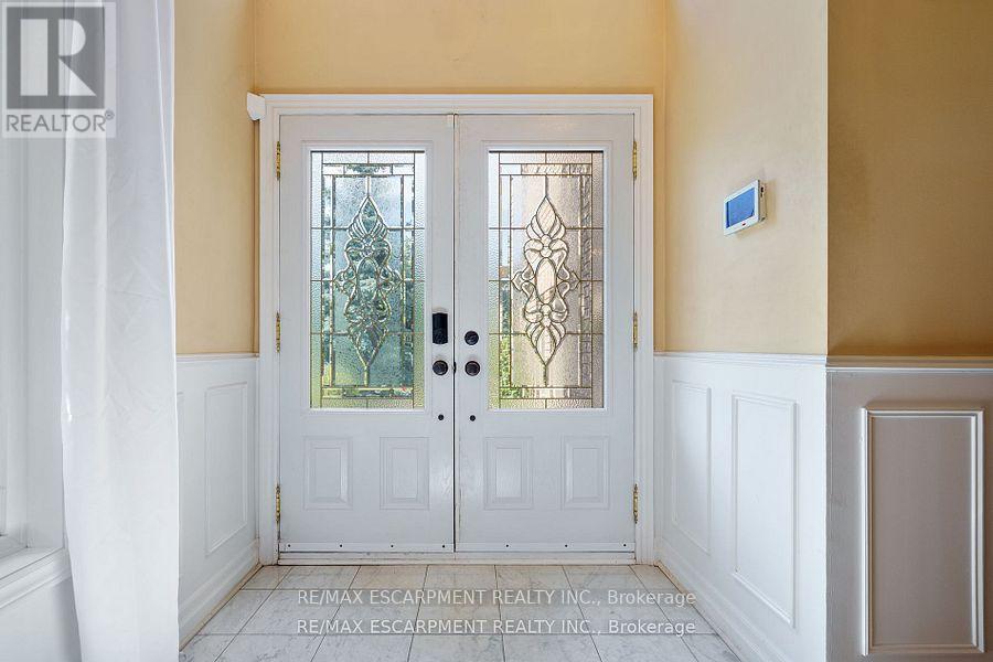 6451 Alderwood Trail, Mississauga, Ontario  L5N 6W8 - Photo 5 - W12436936