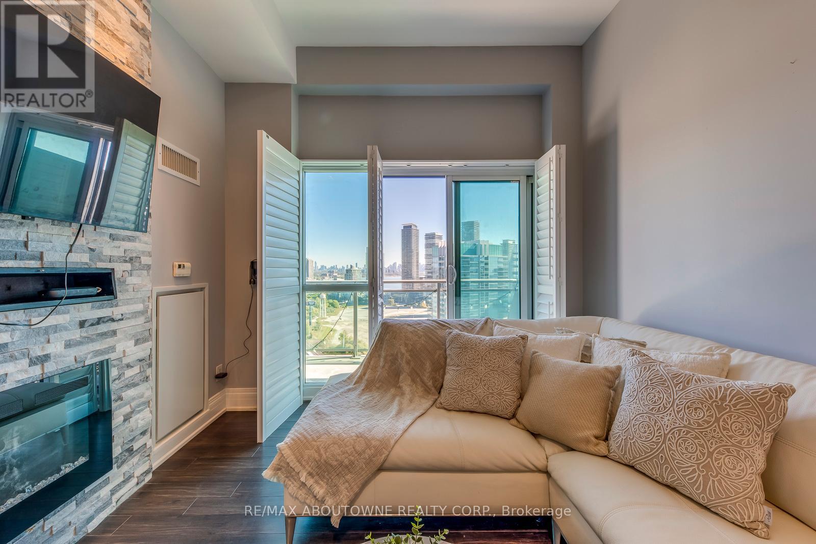 2524 - 165 Legion Road N, Toronto (Mimico), Ontario  M8Y 0B3 - Photo 10 - W12436942