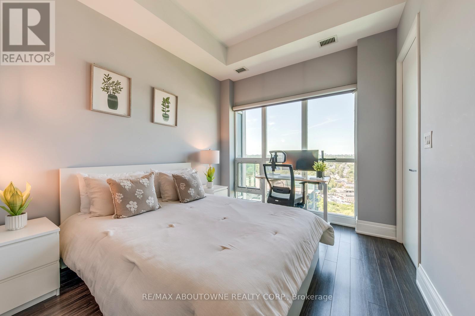 2524 - 165 Legion Road N, Toronto, Ontario  M8Y 0B3 - Photo 11 - W12436942