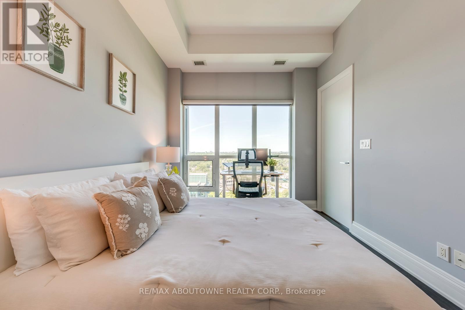 2524 - 165 Legion Road N, Toronto, Ontario  M8Y 0B3 - Photo 12 - W12436942