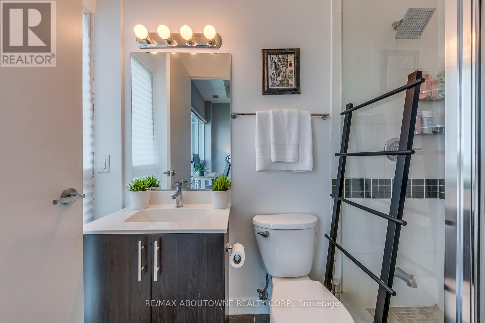 2524 - 165 Legion Road N, Toronto, Ontario  M8Y 0B3 - Photo 14 - W12436942