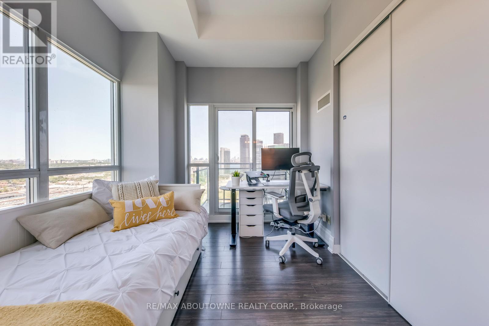 2524 - 165 Legion Road N, Toronto, Ontario  M8Y 0B3 - Photo 17 - W12436942