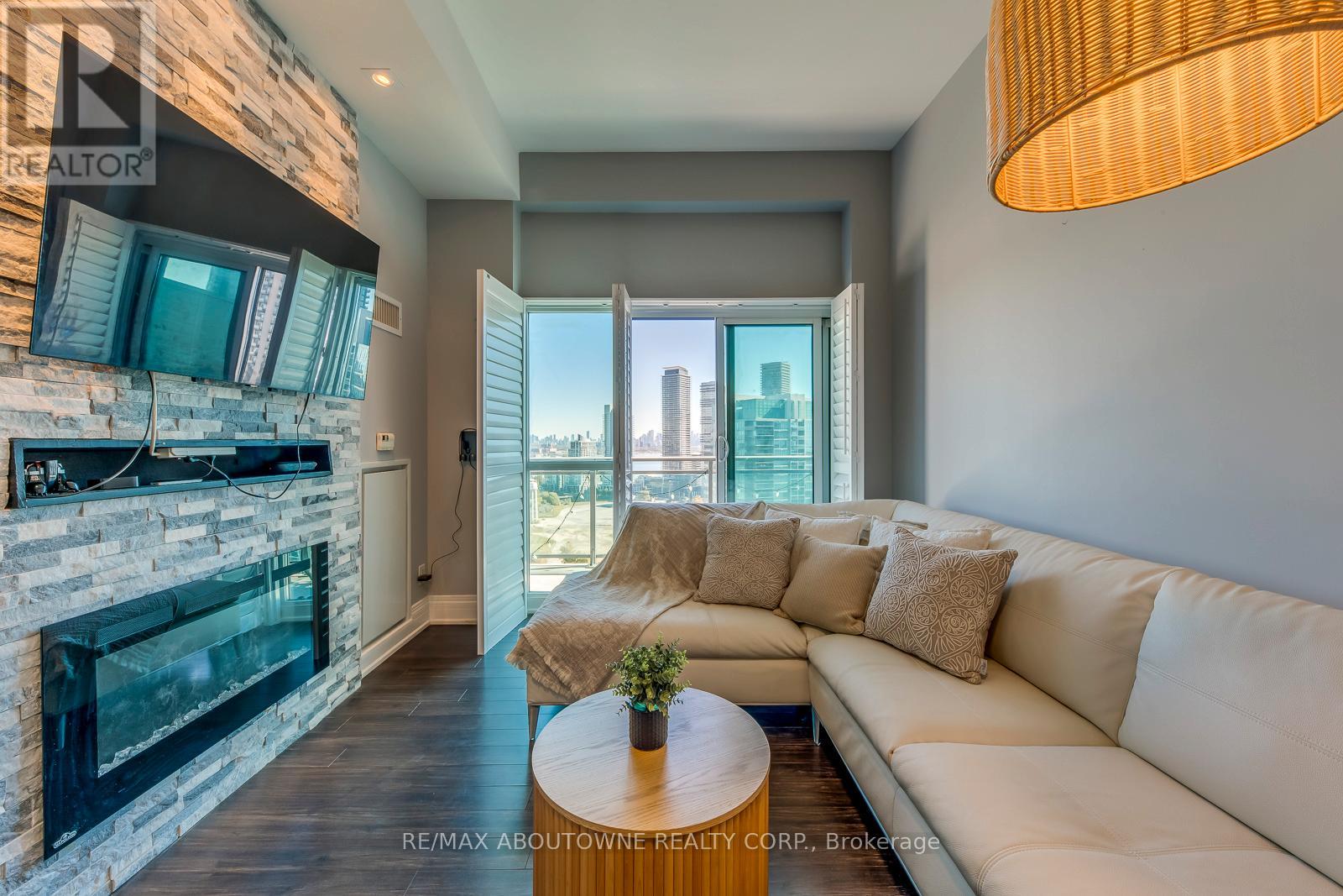 2524 - 165 Legion Road N, Toronto (Mimico), Ontario  M8Y 0B3 - Photo 8 - W12436942