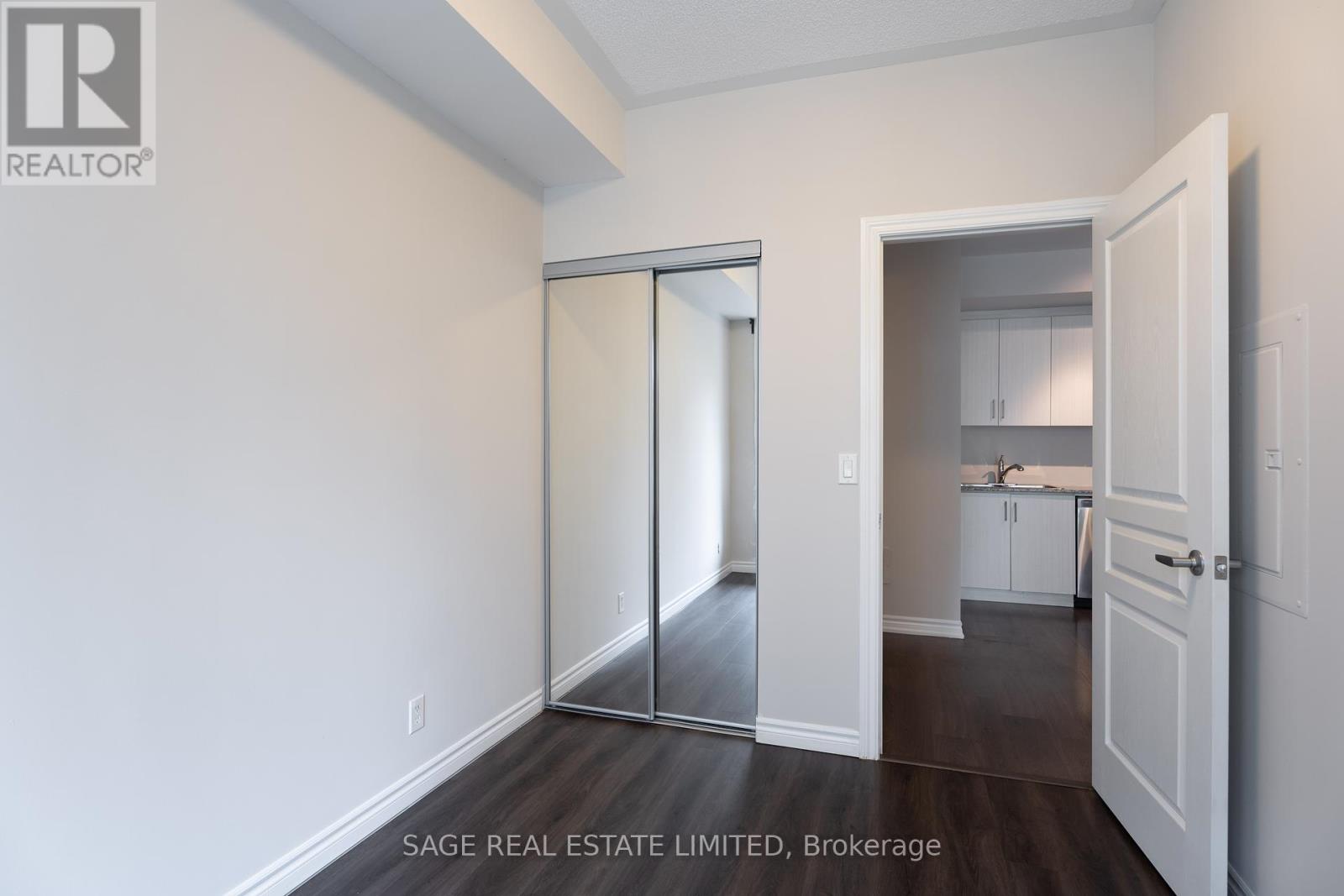 5 - 140 Long Branch Avenue, Toronto, Ontario  M8W 0B1 - Photo 13 - W12436949