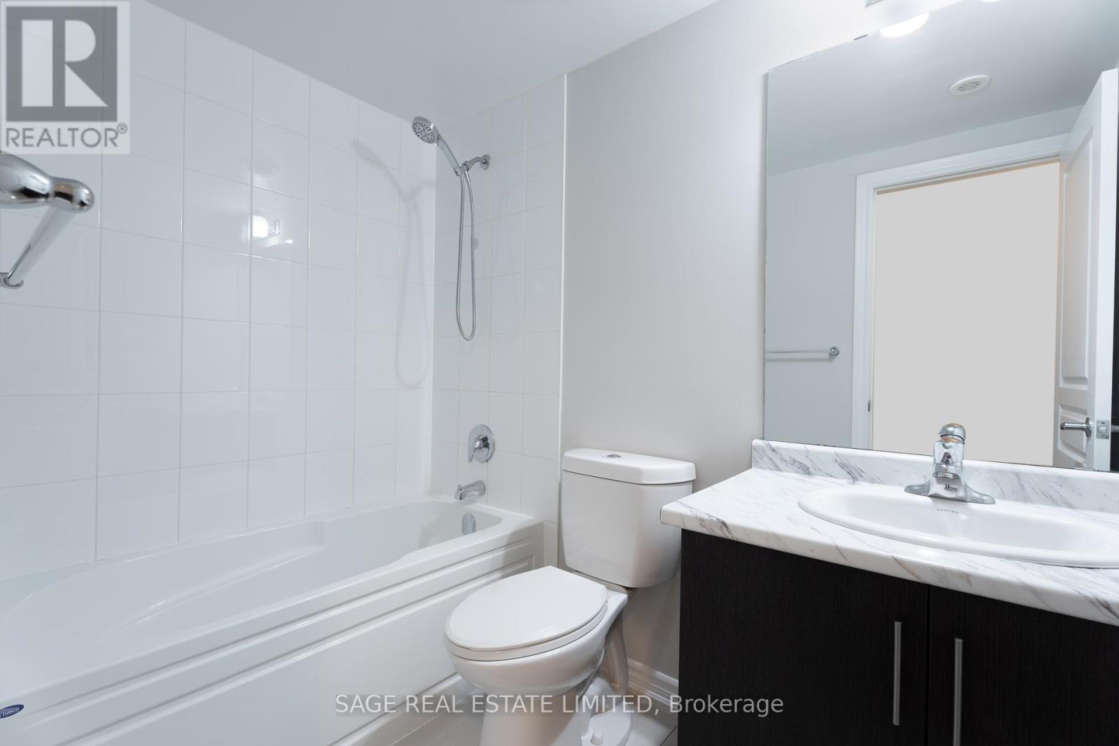 5 - 140 Long Branch Avenue, Toronto, Ontario  M8W 0B1 - Photo 14 - W12436949