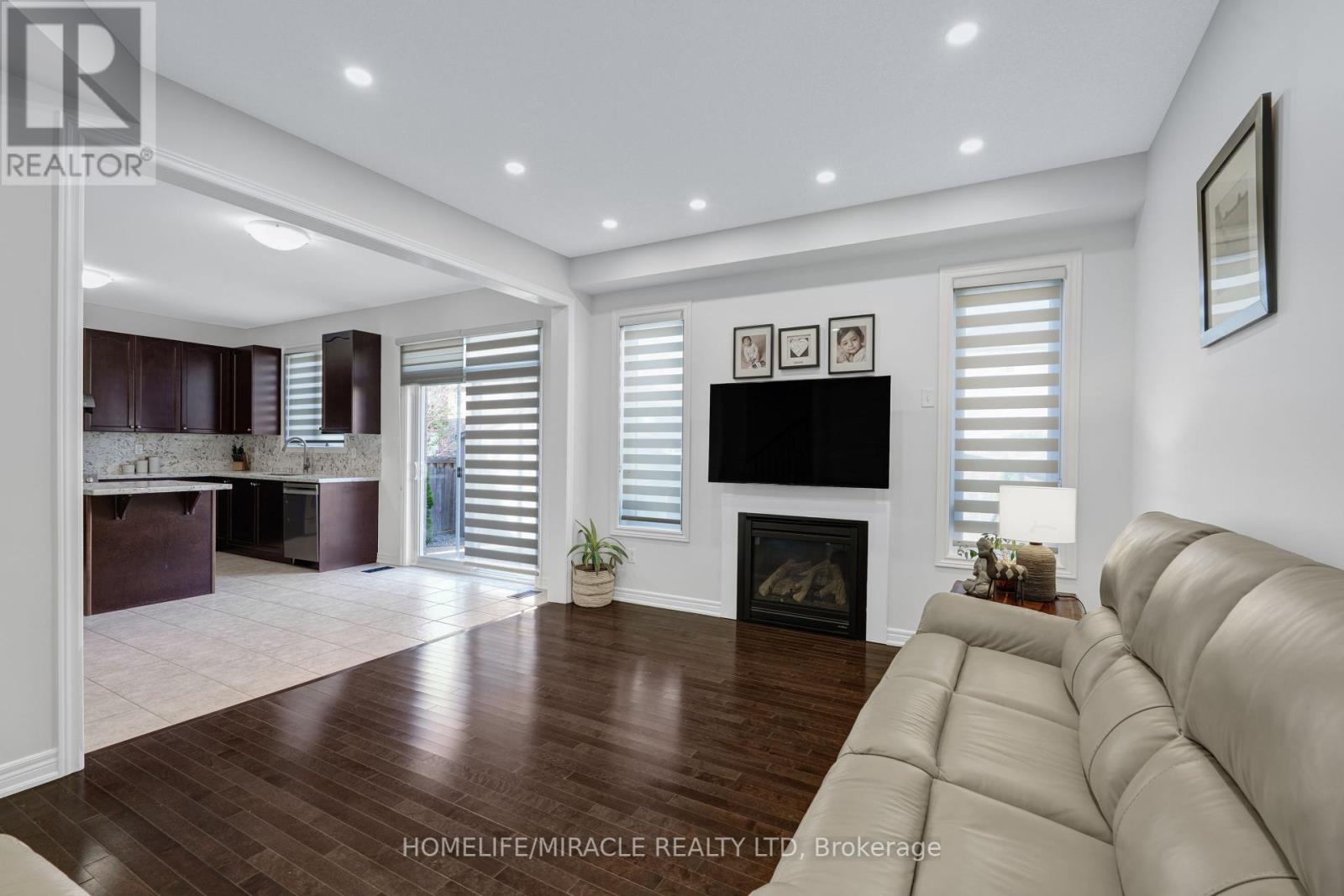 26 Fitzgibson Street, Brampton, Ontario  L6Y 0H8 - Photo 12 - W12436957