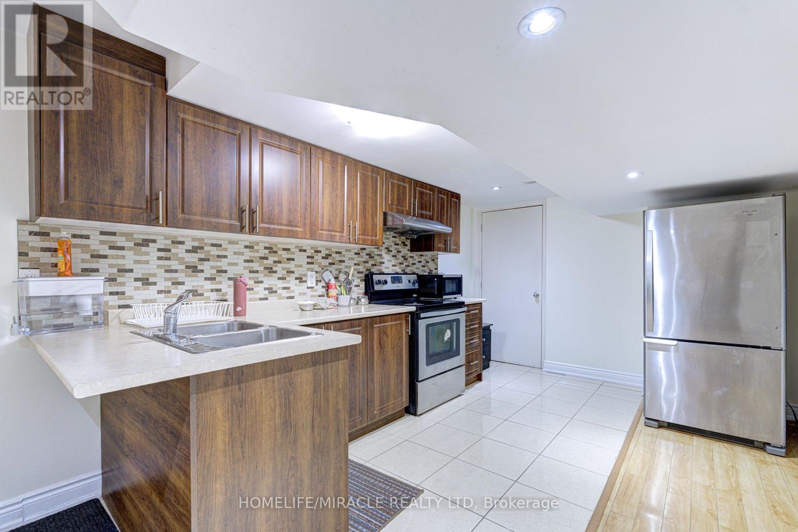 26 Fitzgibson Street, Brampton, Ontario  L6Y 0H8 - Photo 41 - W12436957
