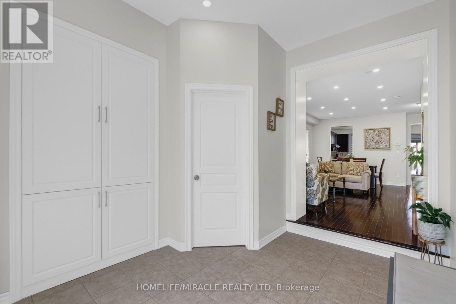 26 Fitzgibson Street, Brampton, Ontario  L6Y 0H8 - Photo 5 - W12436957