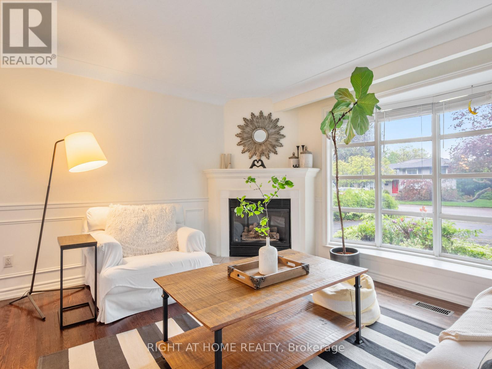5509 Hixon Avenue, Burlington, Ontario  L7L 3S1 - Photo 4 - W12436964