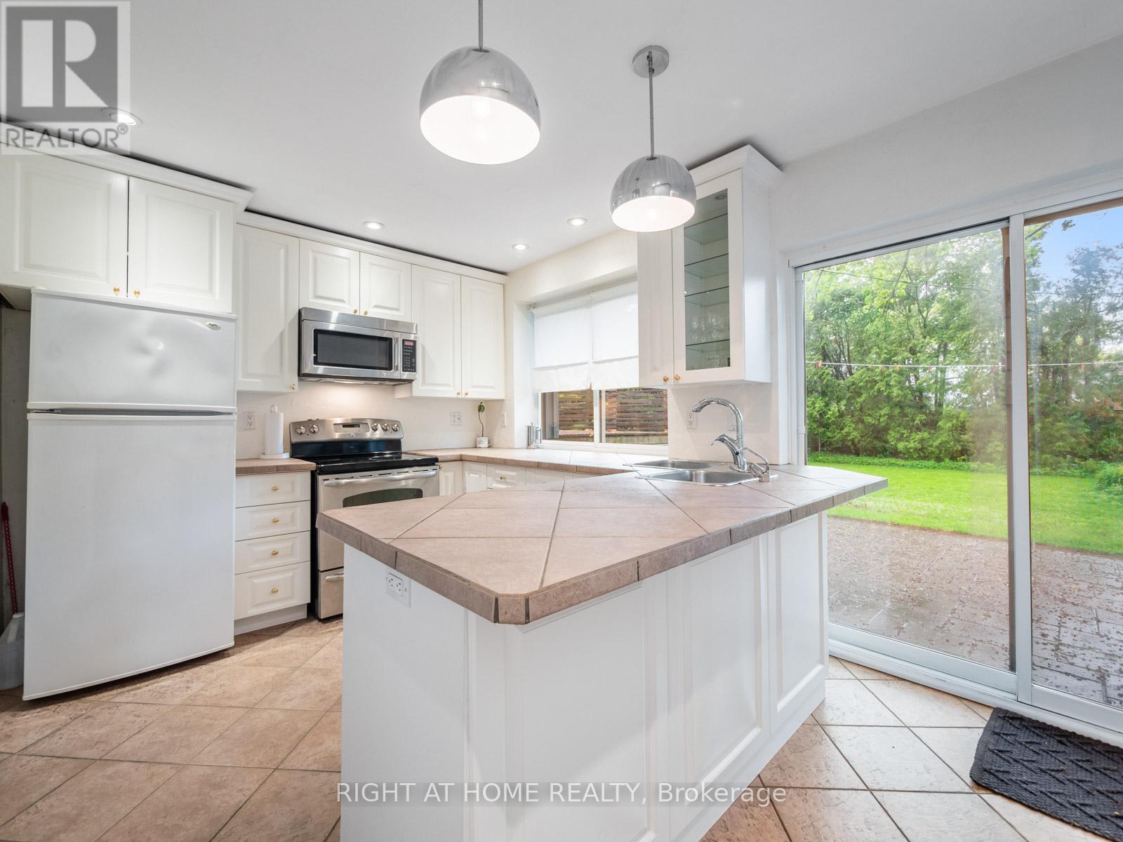 5509 Hixon Avenue, Burlington, Ontario  L7L 3S1 - Photo 8 - W12436964