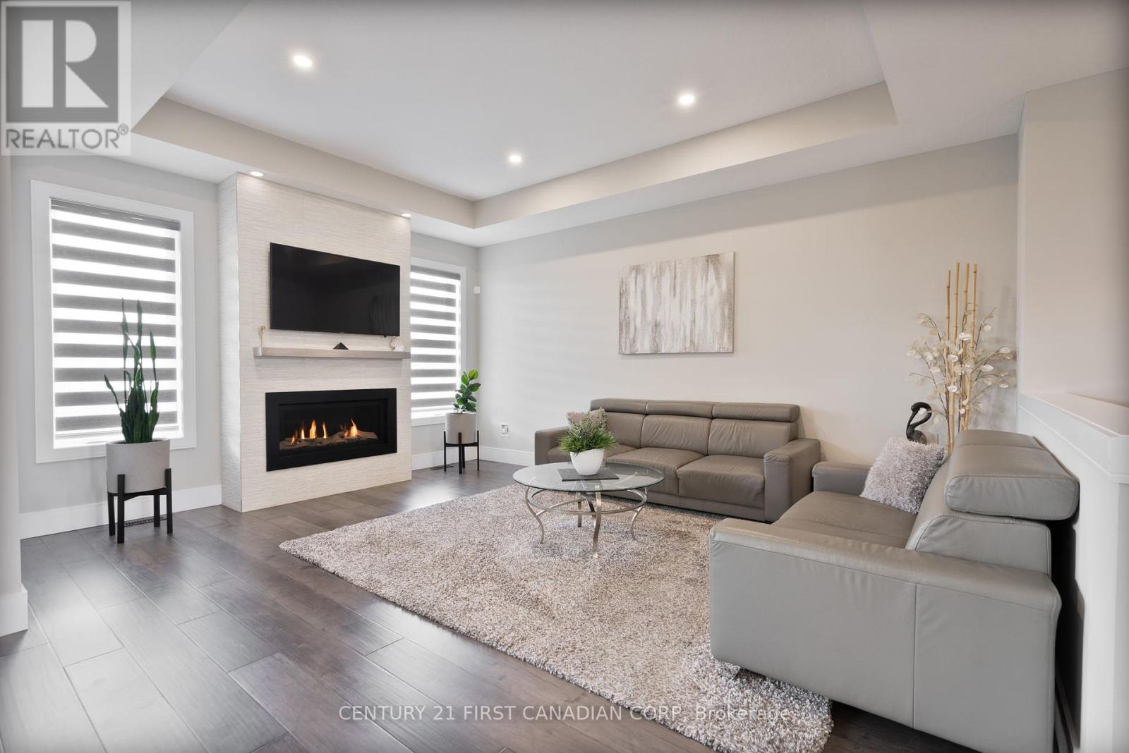 16 Foxborough Place, Thames Centre, Ontario  N0M 2P0 - Photo 10 - X12437212