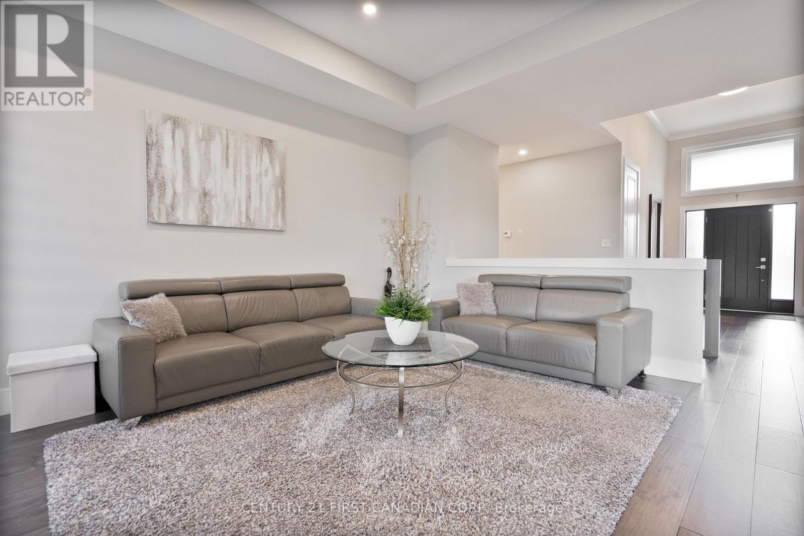 16 Foxborough Place, Thames Centre, Ontario  N0M 2P0 - Photo 11 - X12437212