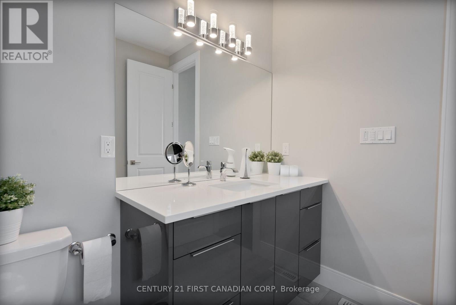 16 Foxborough Place, Thames Centre, Ontario  N0M 2P0 - Photo 21 - X12437212