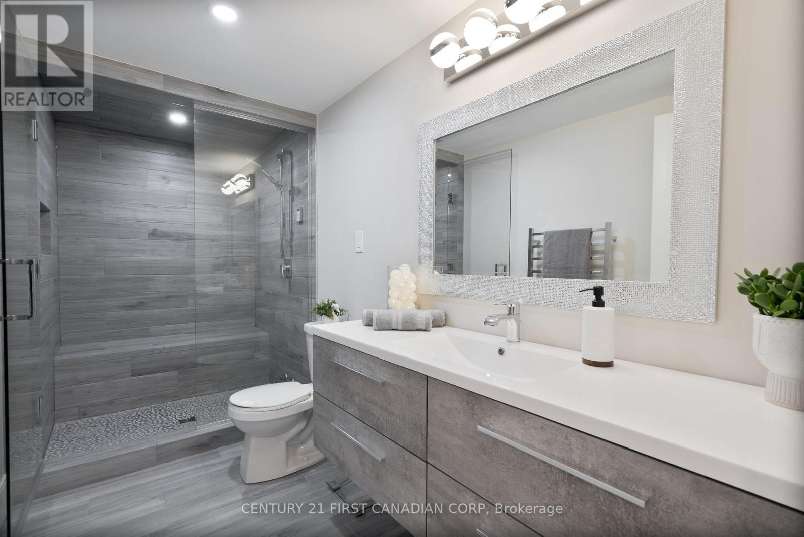 16 Foxborough Place, Thames Centre, Ontario  N0M 2P0 - Photo 29 - X12437212