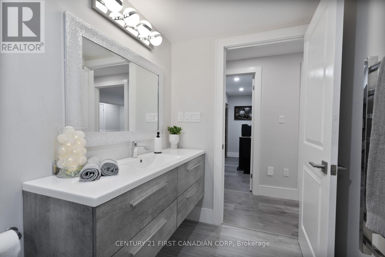 16 Foxborough Place, Thames Centre, Ontario  N0M 2P0 - Photo 30 - X12437212