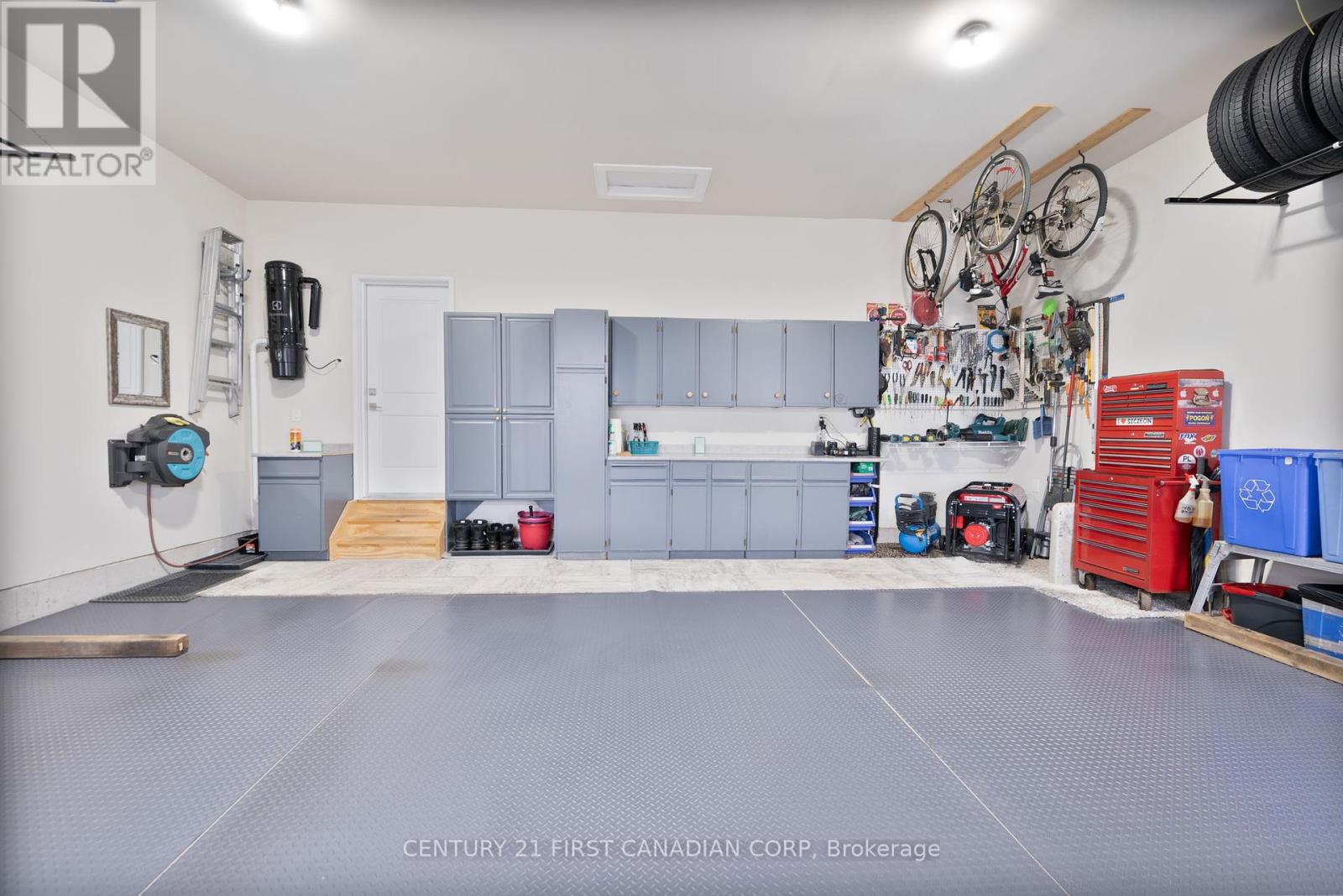 16 Foxborough Place, Thames Centre, Ontario  N0M 2P0 - Photo 34 - X12437212
