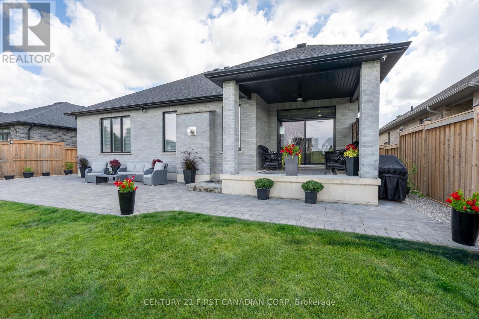 16 Foxborough Place, Thames Centre, Ontario  N0M 2P0 - Photo 39 - X12437212