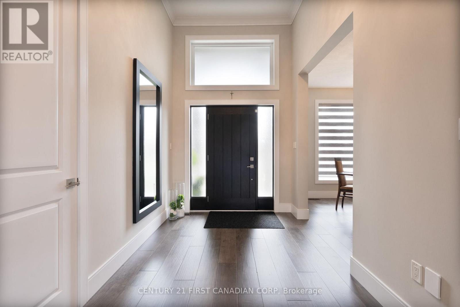 16 Foxborough Place, Thames Centre, Ontario  N0M 2P0 - Photo 5 - X12437212