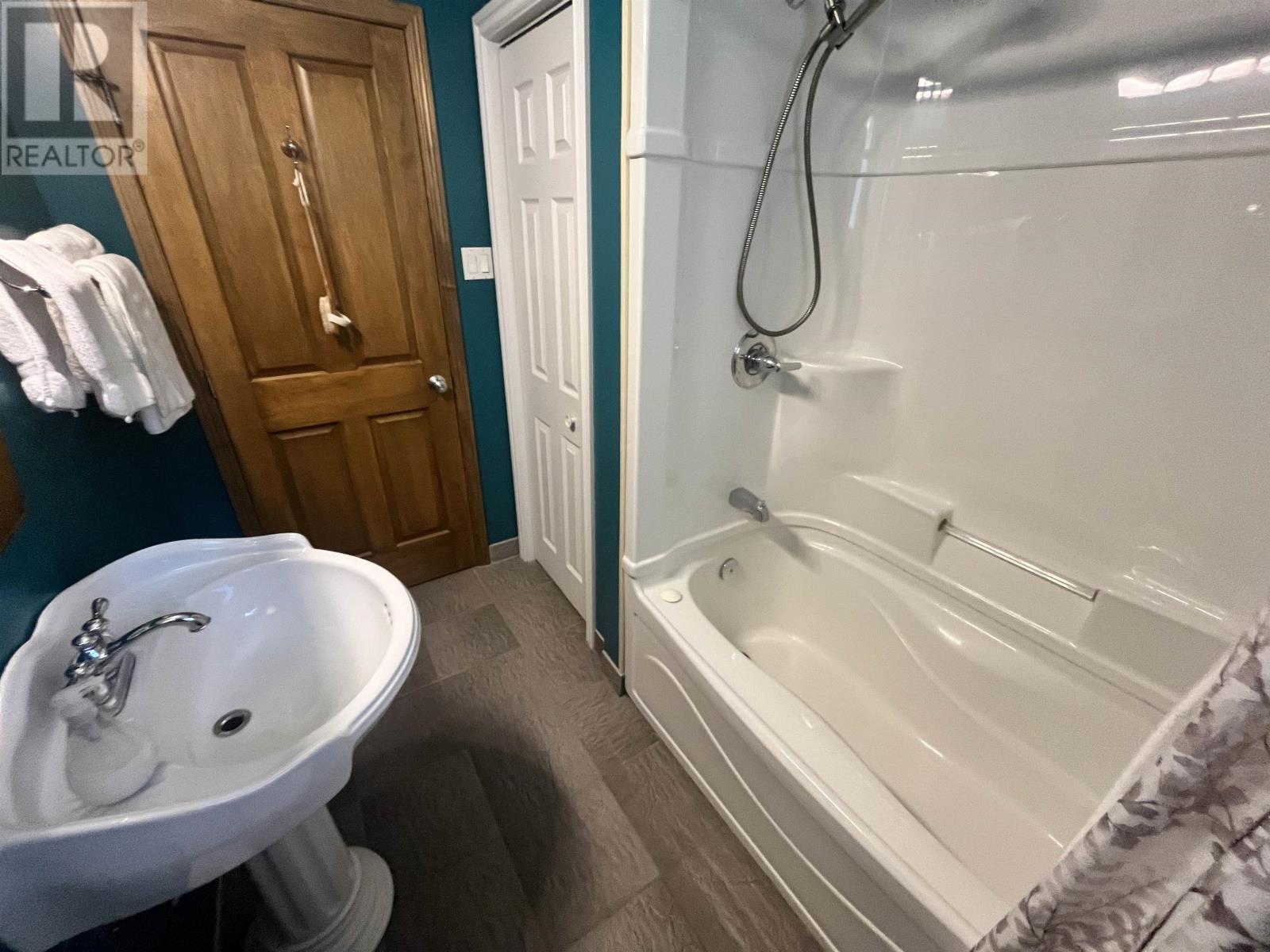 16 Lakeview Avenue, Cochenour, Ontario  P0V 1L0 - Photo 28 - TB253107