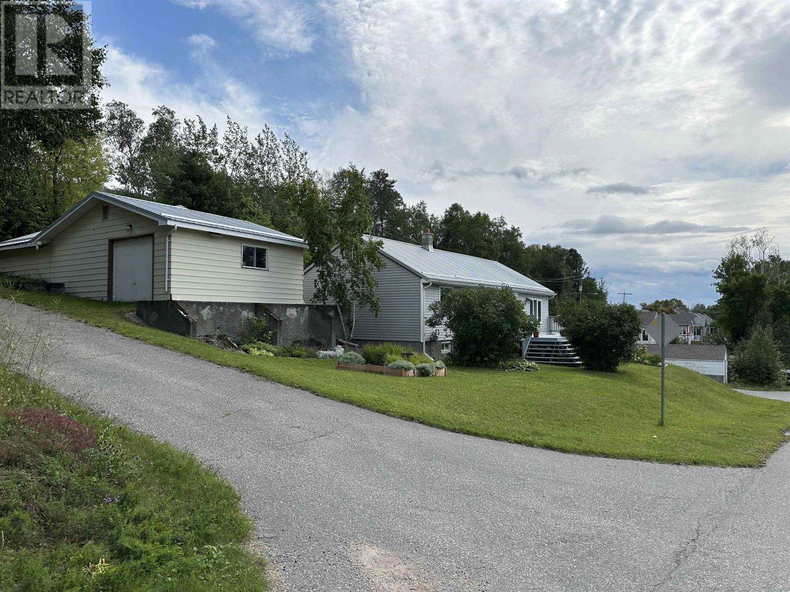 16 Lakeview Avenue, Cochenour, Ontario  P0V 1L0 - Photo 5 - TB253107