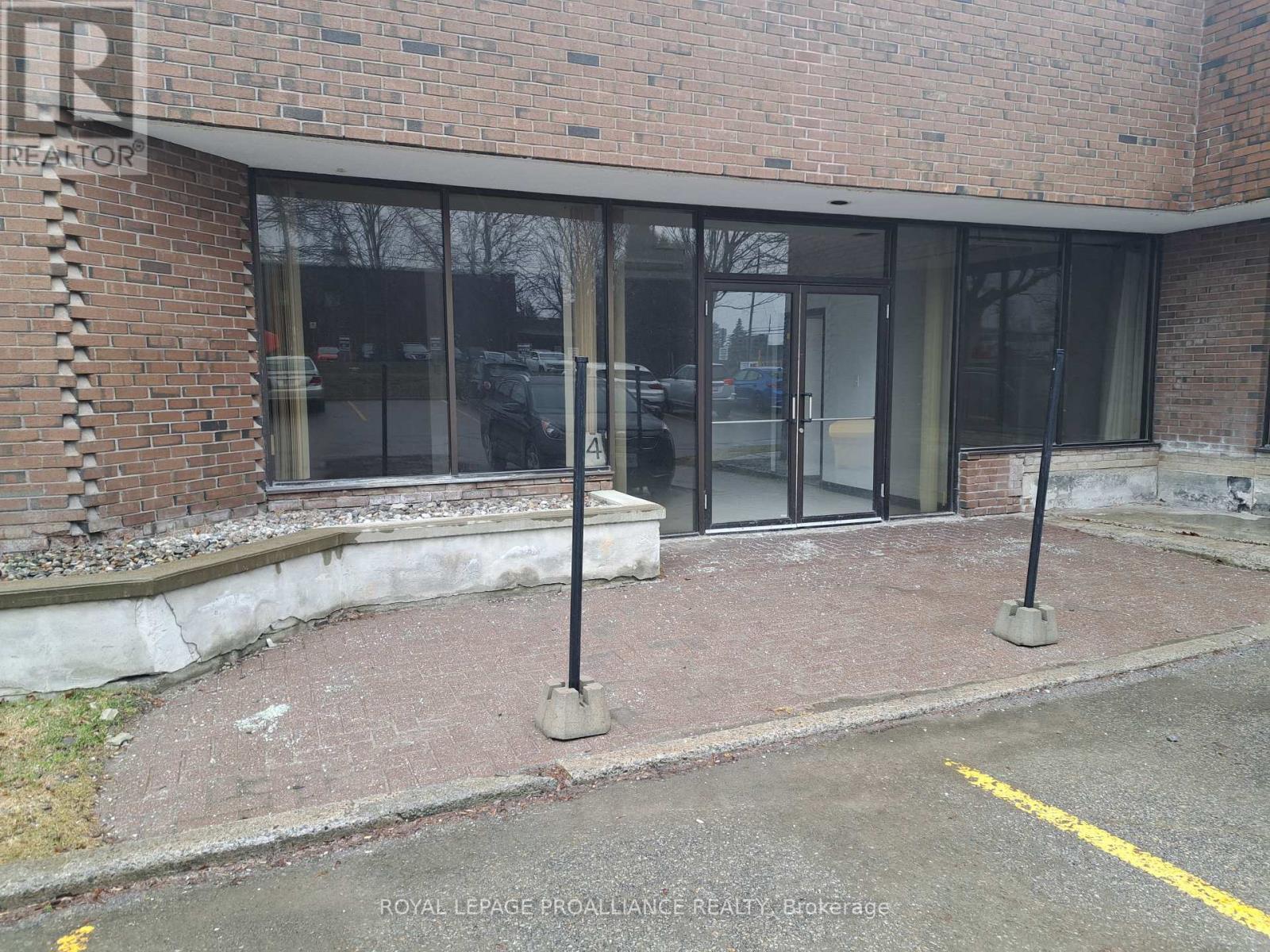 4 - 555 CALIFORNIA AVENUE, Brockville, Ontario