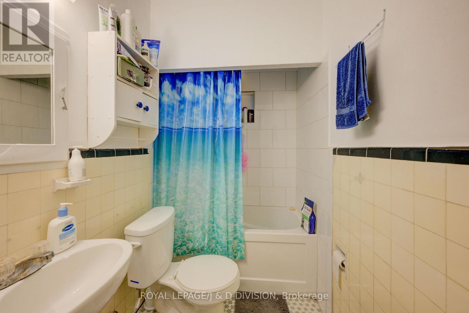 345 Louisa Street, Kitchener, Ontario  N2H 5N1 - Photo 13 - X12436725